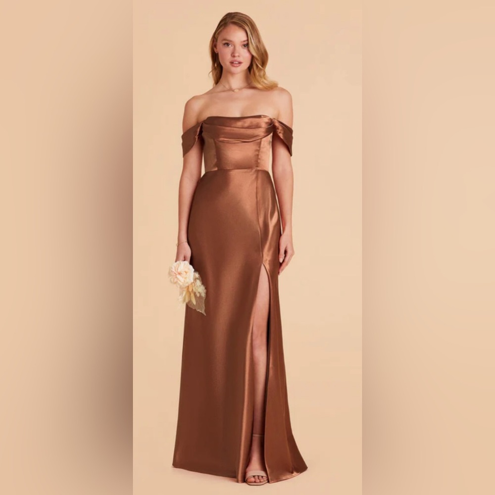 MIA CONVERTIBLE DRESS/NWT/SMALL
SHINY SATIN RUST/three way adjustable size small